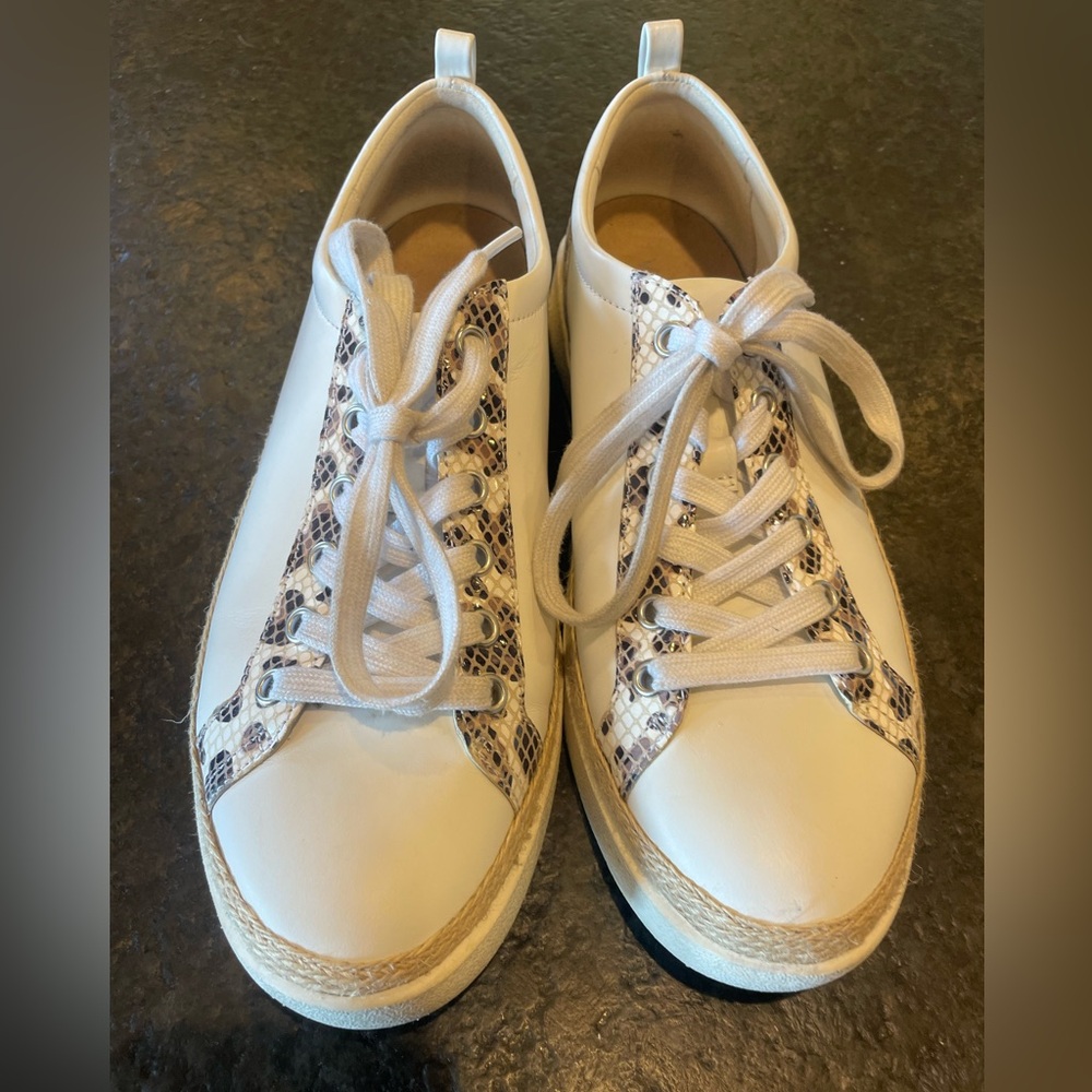 Vionic winny Sneakers with Snakeskin Detail